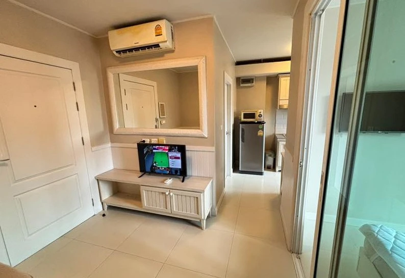 Groovy Sriracha for rent, a lovely room with complete furniture, swimming pool view, just bring your bags and move in!