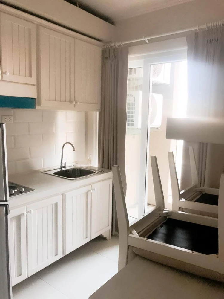 Groovy Sriracha for rent, a nice room with complete furniture and amenities. Don't miss it!