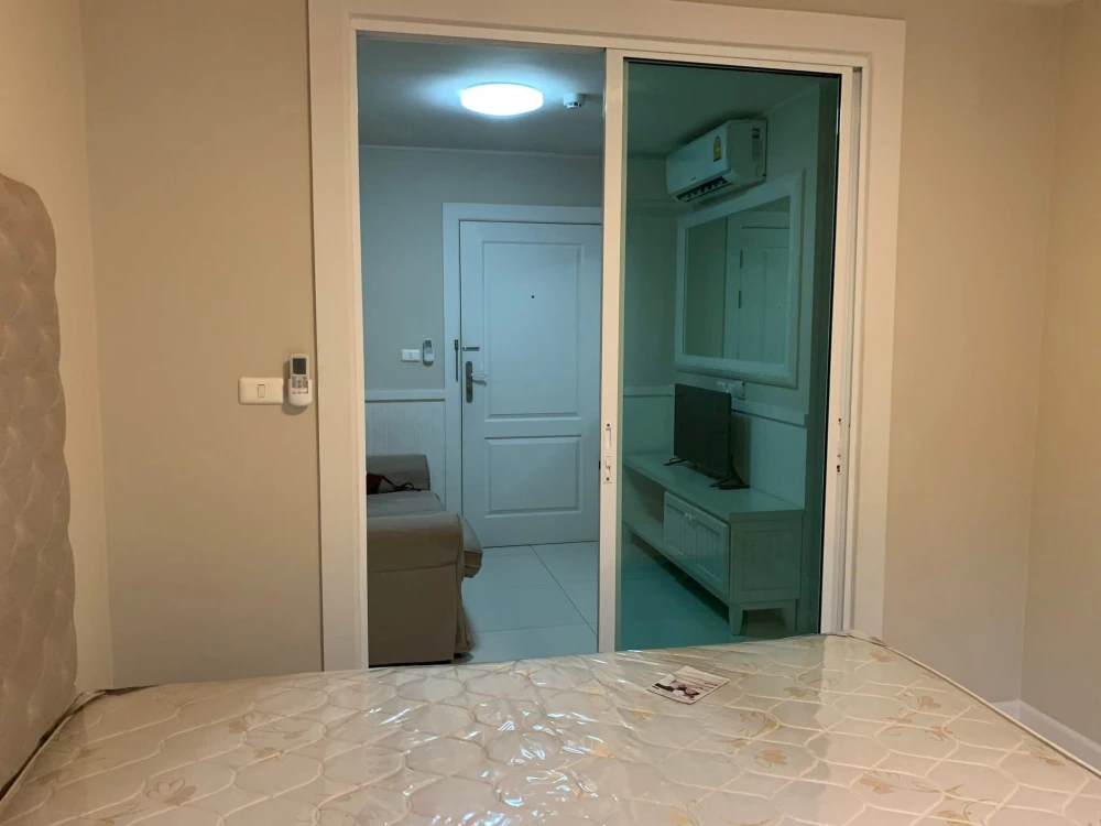 Groovy Sriracha for rent, a nice room with a beautiful number, comes fully furnished, just bring your bags and move in.