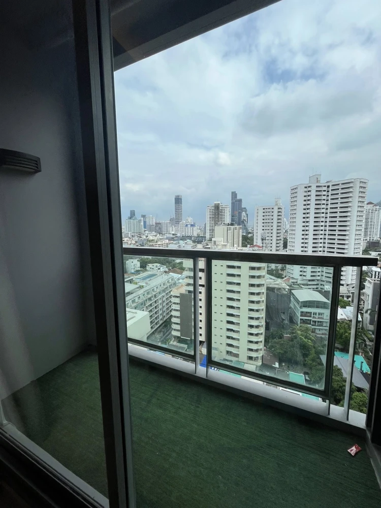 H Condo Sukhumvit 43, 18th floor, fully furnished, ready to move in. Book now!