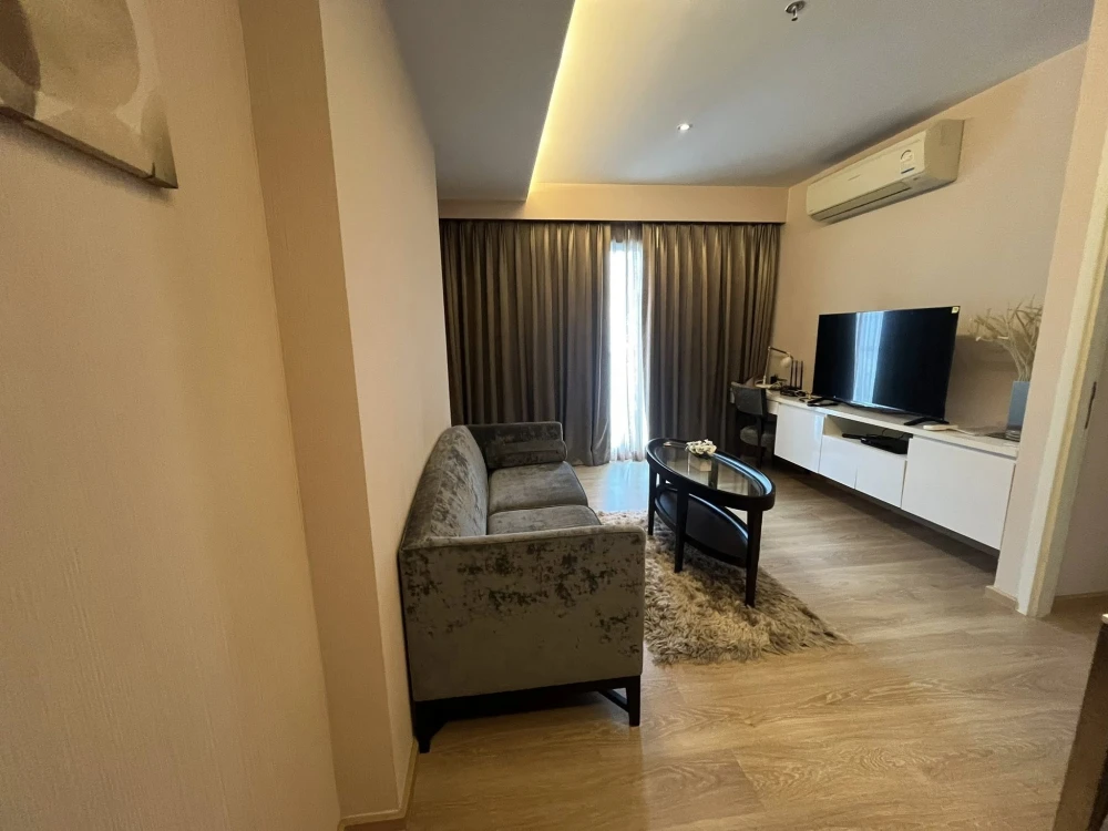 H Condo Sukhumvit 43, 18th floor, fully furnished, ready to move in. Book now!