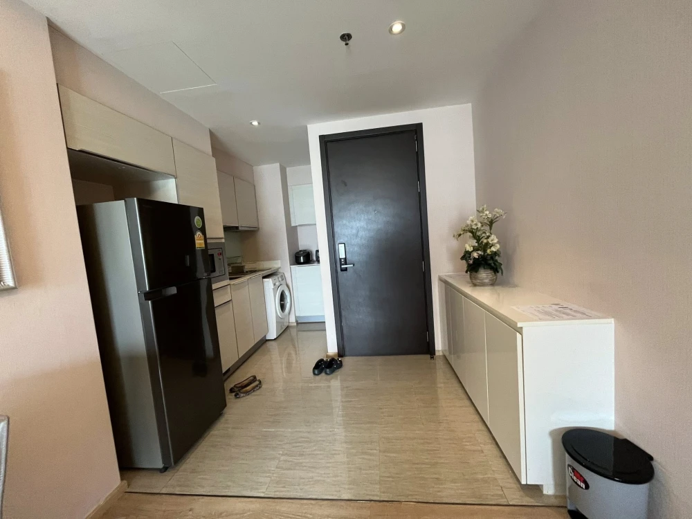 H Condo Sukhumvit 43, 18th floor, fully furnished, ready to move in. Book now!