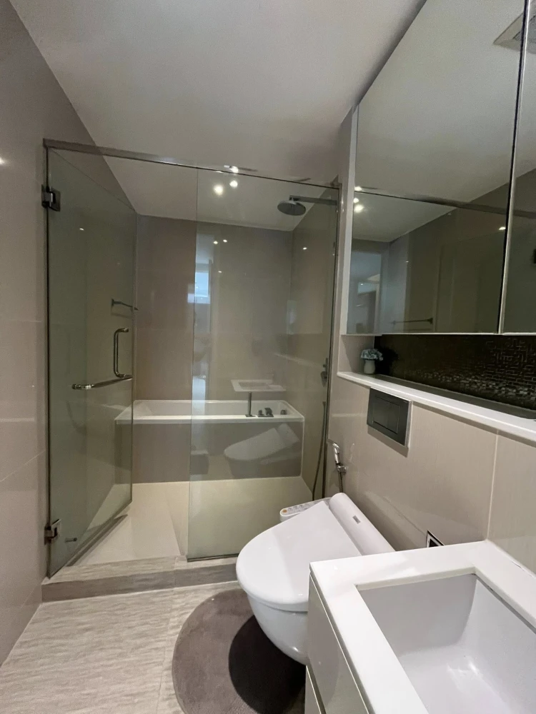H Condo Sukhumvit 43, 18th floor, fully furnished, ready to move in. Book now!