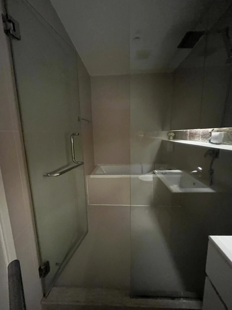 H Condo Sukhumvit 43, 18th floor, fully furnished, ready to move in. Book now!