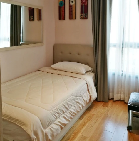 H Condo Sukhumvit 43 for rent—a lovely, fully furnished unit. Book now if interested!
