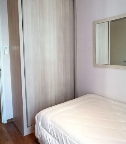H Condo Sukhumvit 43 for rent—a lovely, fully furnished unit. Book now if interested!