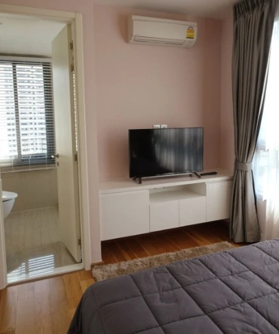 H Condo Sukhumvit 43 for rent—a lovely, fully furnished unit. Book now if interested!