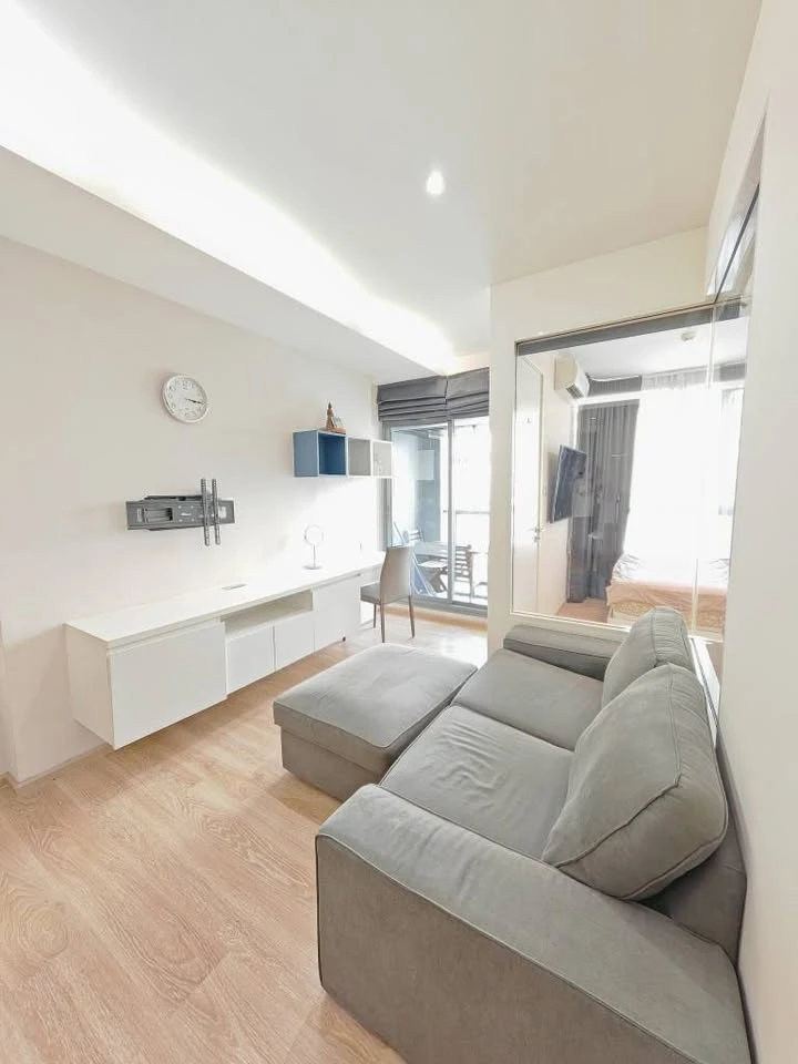 ให้เช่า H condo Sukhumvit 43 ห้องสว่างสบายตา พื้นที่กว้างขวาง เฟอร์นิเจอร์ครบ พร้อมเข้าอยู่ทันที