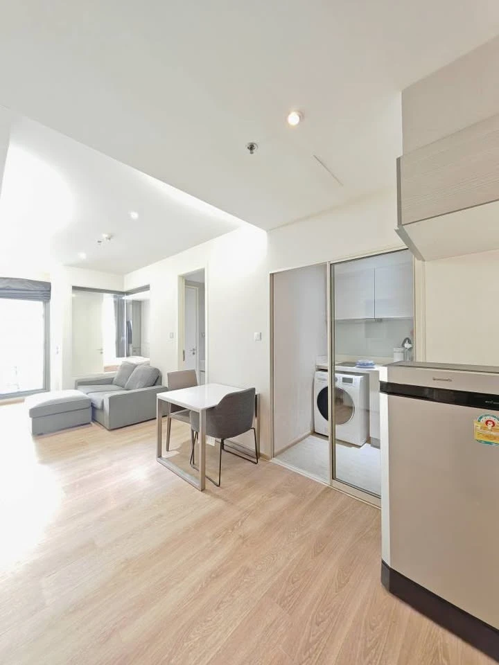 ให้เช่า H condo Sukhumvit 43 ห้องสว่างสบายตา พื้นที่กว้างขวาง เฟอร์นิเจอร์ครบ พร้อมเข้าอยู่ทันที