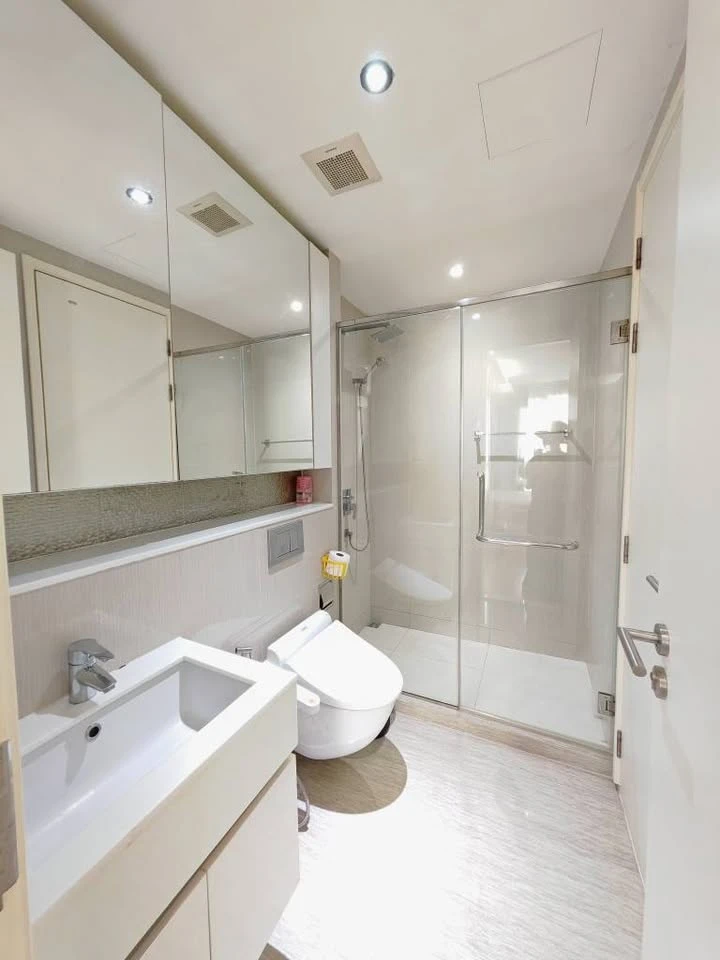 ให้เช่า H condo Sukhumvit 43 ห้องสว่างสบายตา พื้นที่กว้างขวาง เฟอร์นิเจอร์ครบ พร้อมเข้าอยู่ทันที