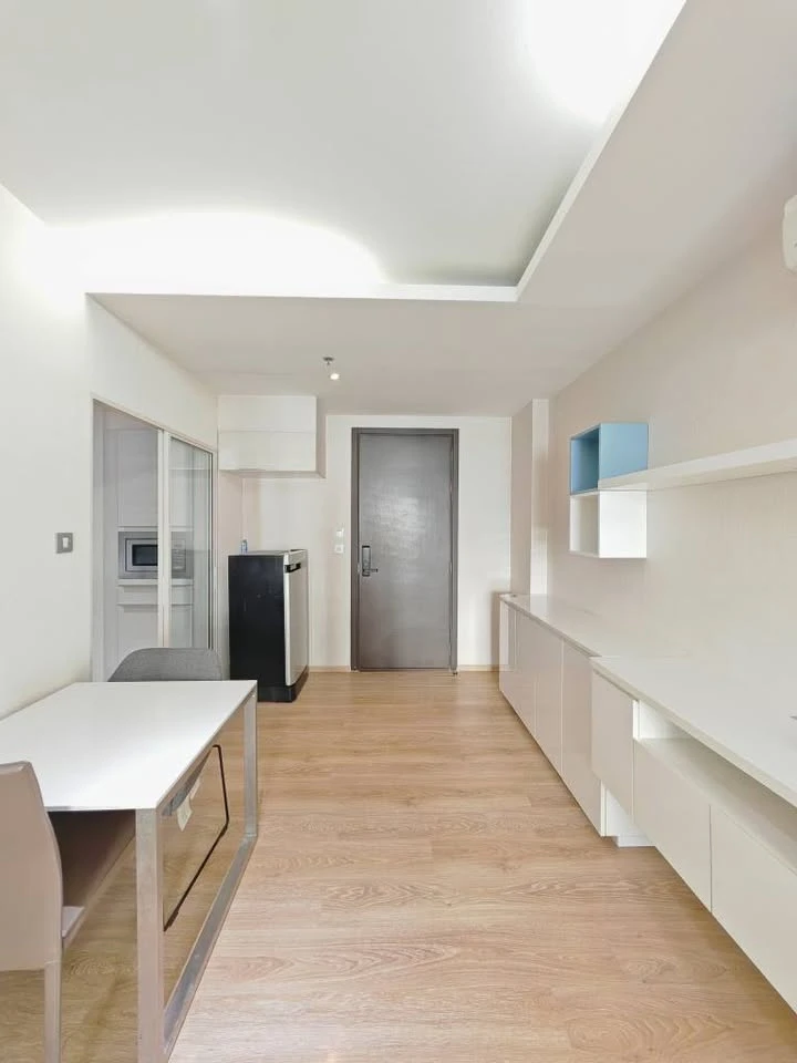 ให้เช่า H condo Sukhumvit 43 ห้องสว่างสบายตา พื้นที่กว้างขวาง เฟอร์นิเจอร์ครบ พร้อมเข้าอยู่ทันที