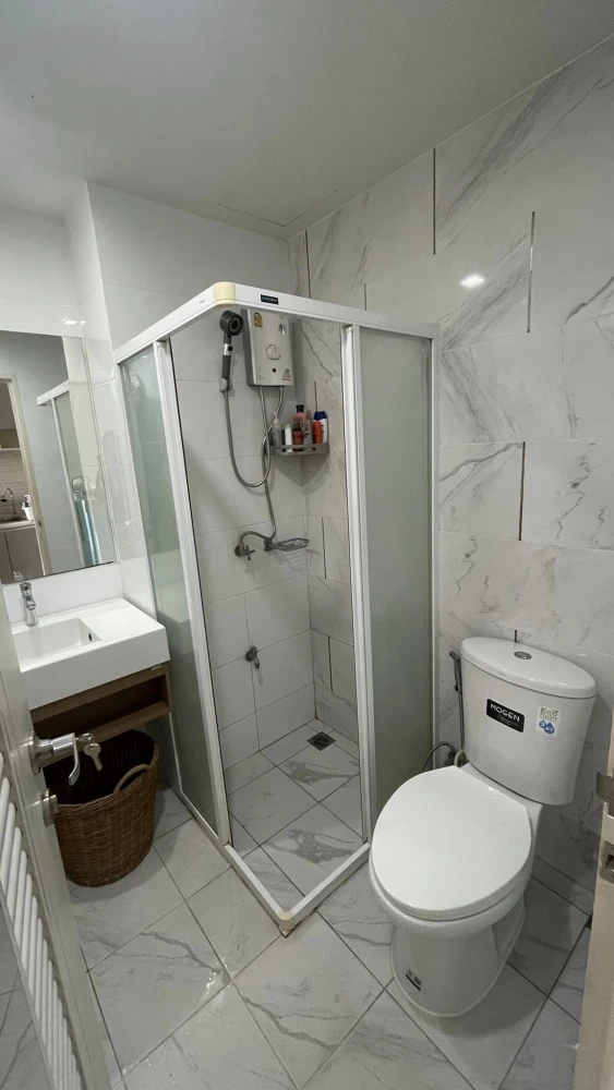 For rent: H2 Ramintra 21, a nice room on the 6th floor, good location, comes with complete furniture and amenities. Reserve now!