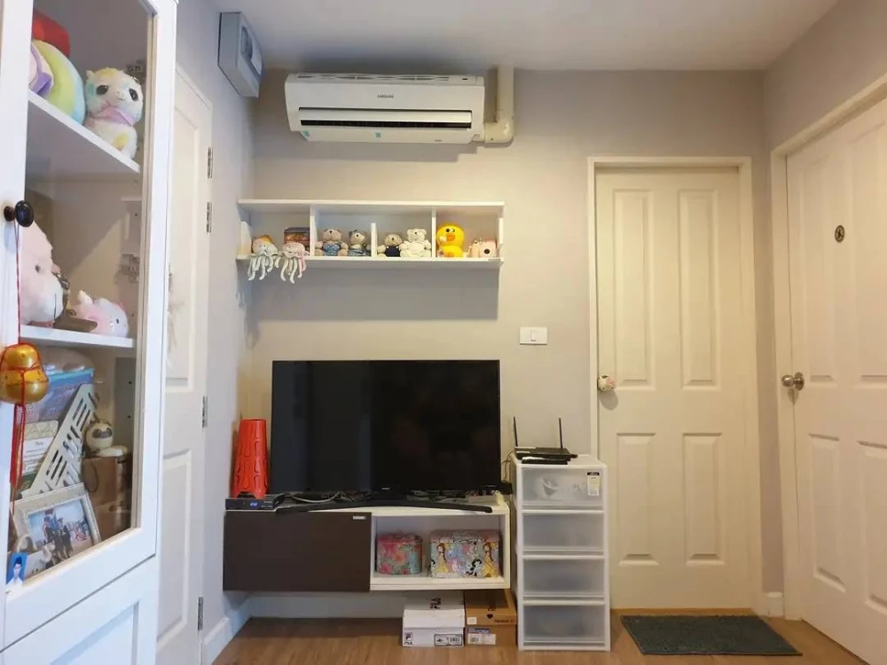 HallMark Ngamwongwan condo for rent, 4th floor (North facing), next to the fire escape. The room is cool, quiet, and very livable.