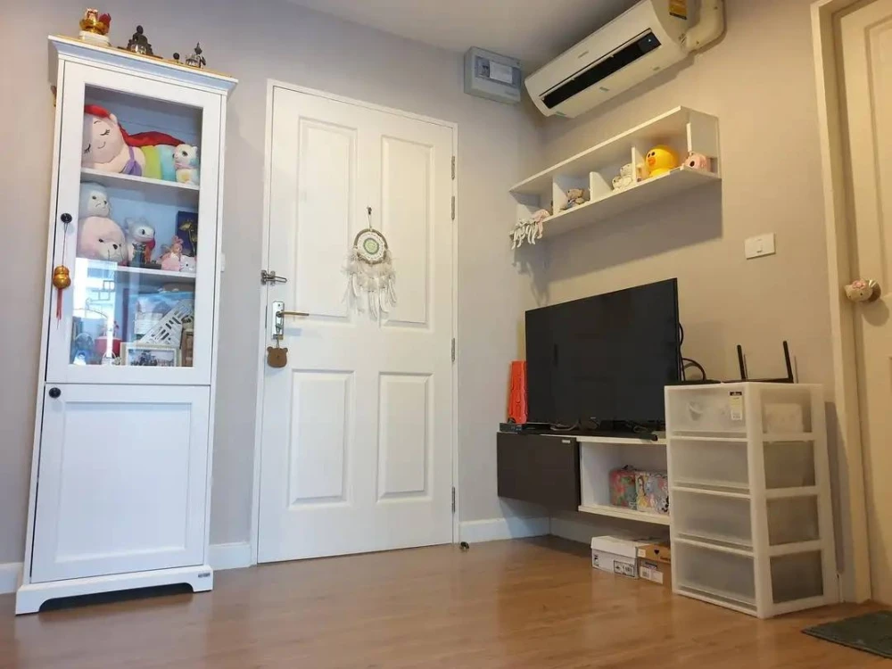 HallMark Ngamwongwan condo for rent, 4th floor (North facing), next to the fire escape. The room is cool, quiet, and very livable.