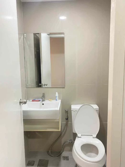 For rent: Happy Condo Donmuang The Terminal, Building A, 8th floor, at a great price, complete with all appliances, including a washing machine. Super