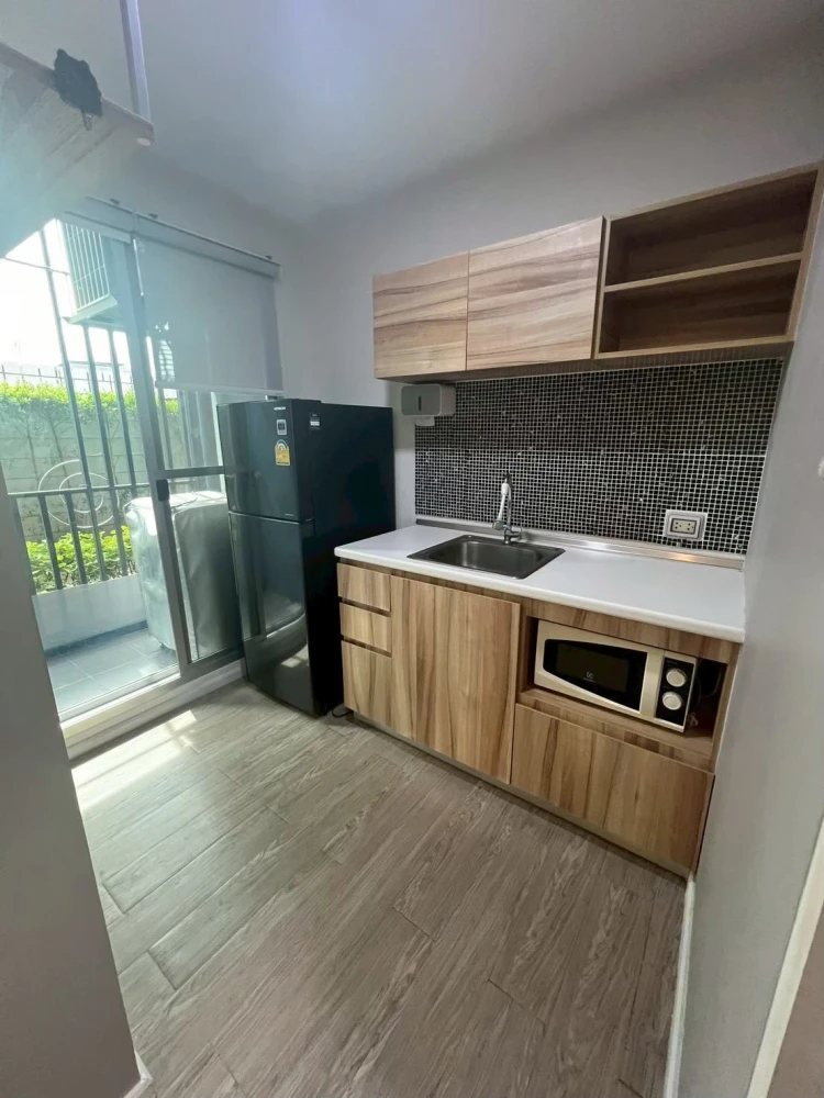 For rent: Happy Condo Donmuang The Terminal, 1st floor unit, fully furnished, high-quality wallpaper. Don't miss out!