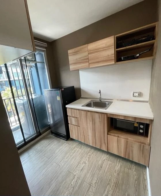 Happy Condo Donmuang The Terminal for rent. Nice unit on the 6th floor with high-quality built-in furniture. Book now!