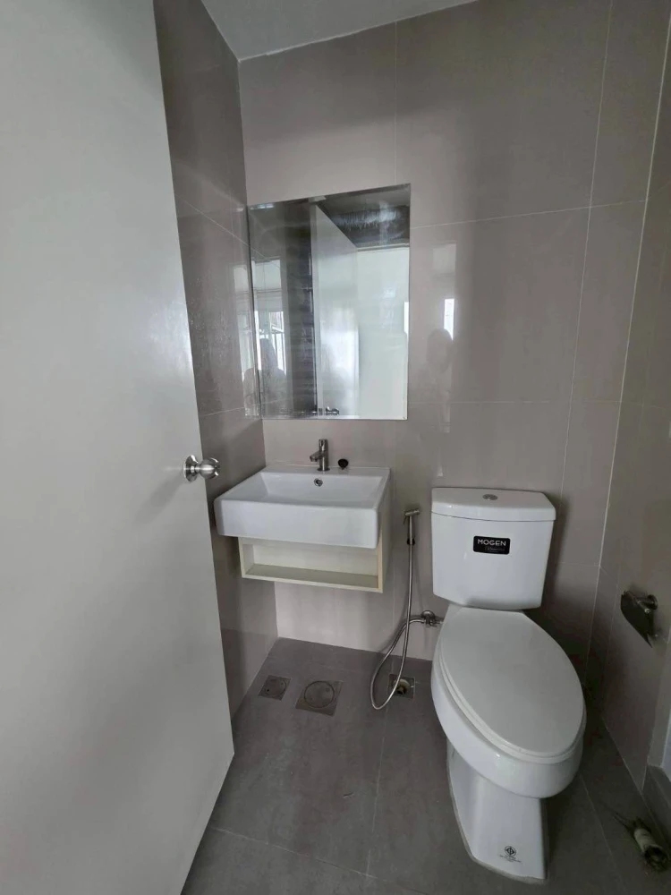 Happy Condo Donmuang The Terminal for rent, nice room, good location, comes with furniture and complete facilities. Reserve now.