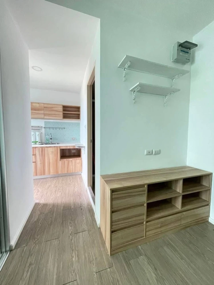 For rent: Happy Condo Donmuang The Terminal, a nice room with built-in wooden furniture, good location, don't miss it.