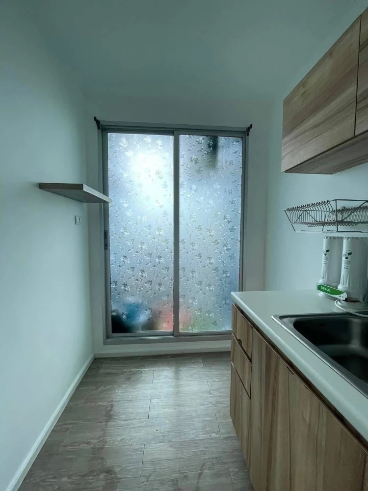 For rent: Happy Condo Donmuang The Terminal, a nice room with built-in wooden furniture, good location, don't miss it.