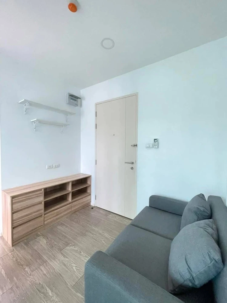 For rent: Happy Condo Donmuang The Terminal, a nice room with built-in wooden furniture, good location, don't miss it.