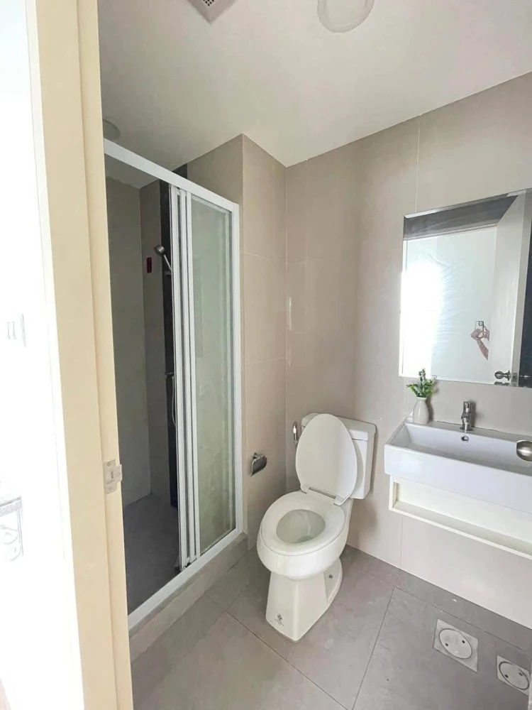 For rent: Happy Condo Donmuang The Terminal, a nice room with built-in wooden furniture, good location, don't miss it.