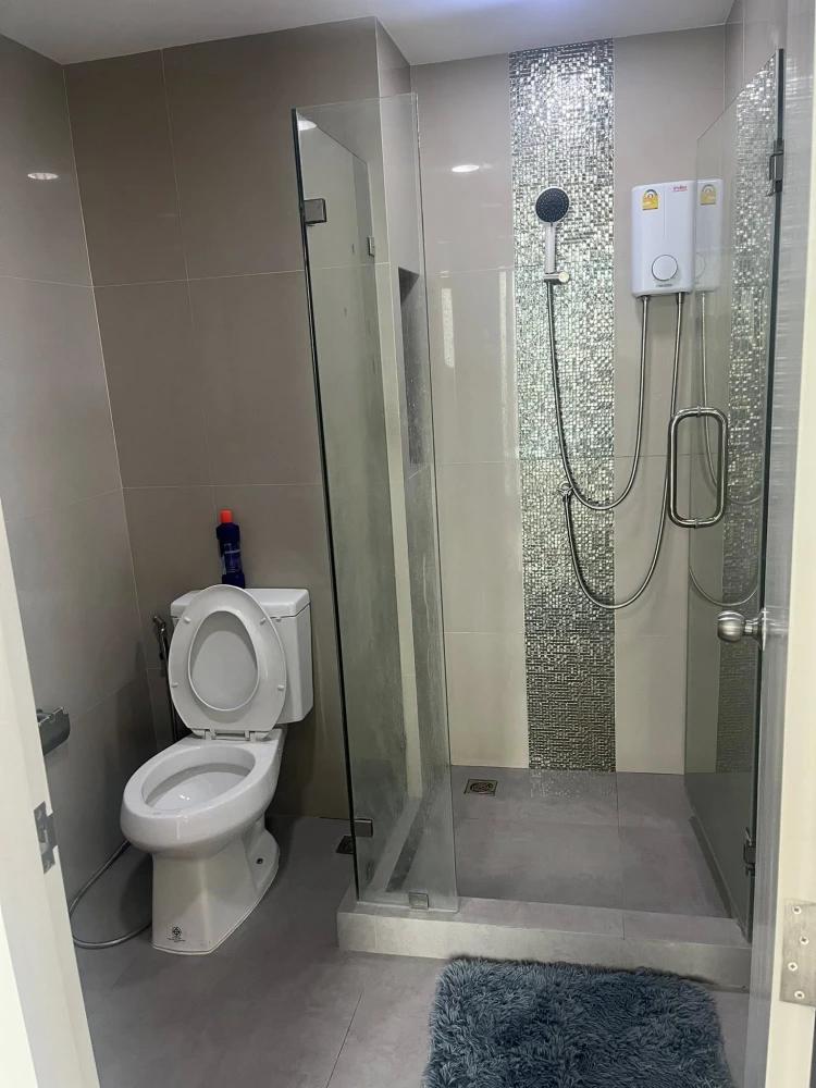 For rent: Happy Condo Donmuang The Terminal, a lovely room with complete furniture and appliances. Don't miss it!