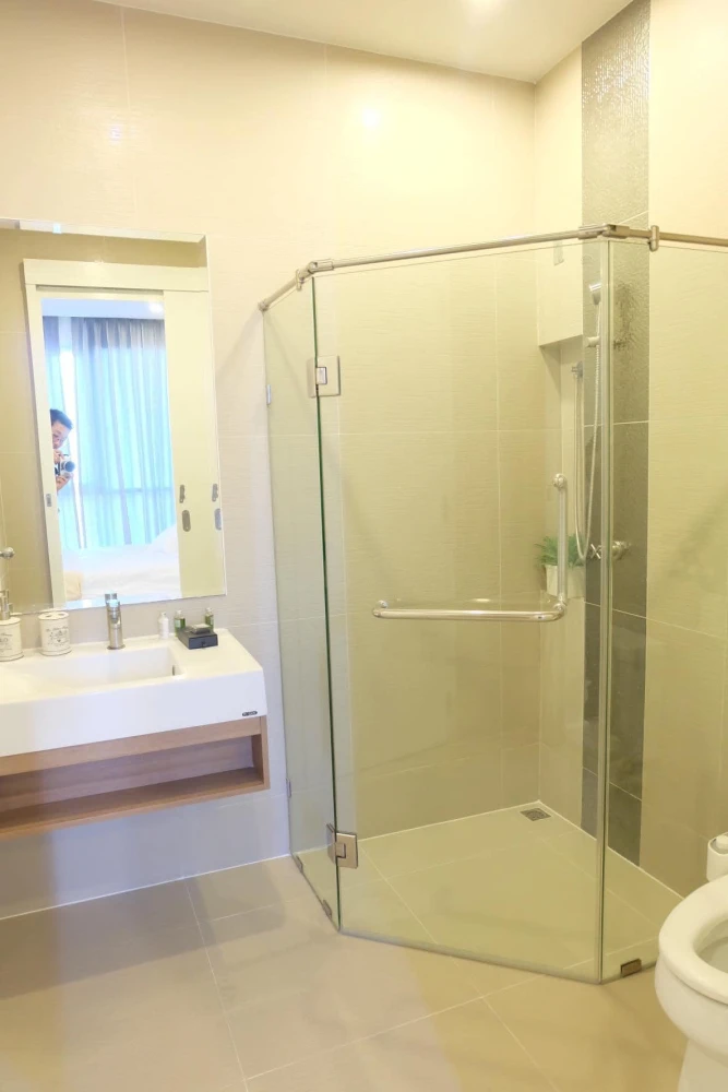 For rent: Happy Condo Ladprao 101, 2 bedrooms, spacious living area, beautifully furnished and fully equipped. Don't miss out, book now!