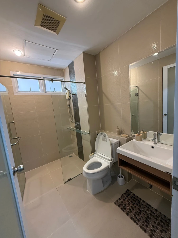 Happy Condo Ladprao 101, 4th floor, for rent. Nice, fully furnished. Book now!