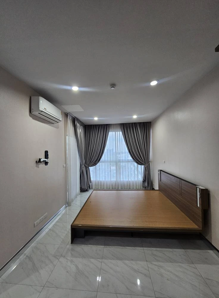 For rent: Happy condo ladprao, spacious room, lots of usable space, comes with a super cool built-in cabinet, book now.