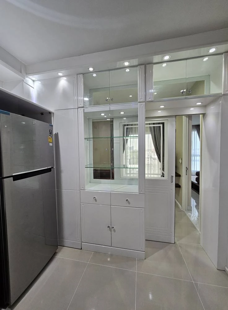 For rent: Happy condo ladprao, spacious room, lots of usable space, comes with a super cool built-in cabinet, book now.