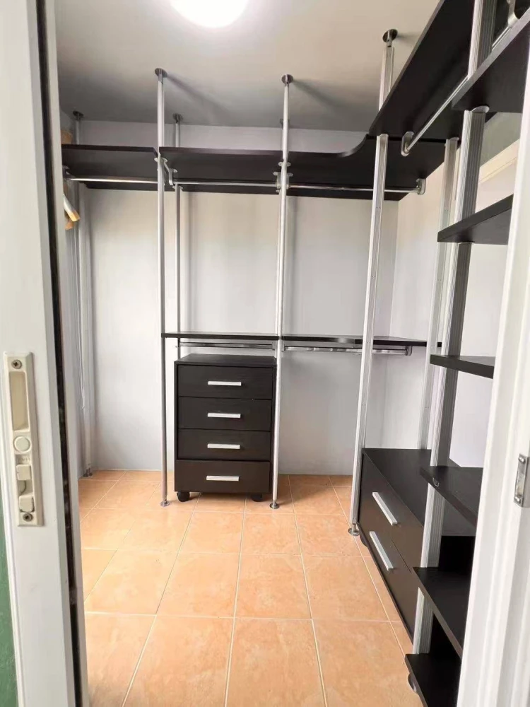 Happy Condo Ratchada 18 for rent, spacious room with lots of usable space, decorated in a controlled tone, comes with complete furniture, reserve now.