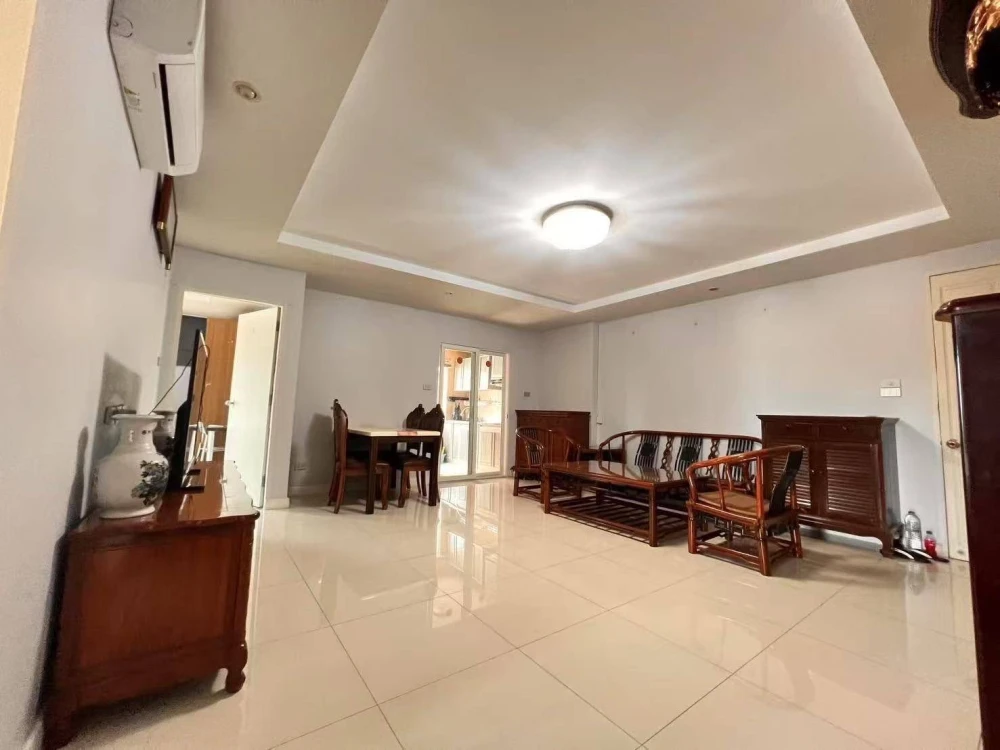 Happy Condo Ratchada 18 for rent, spacious room with lots of usable space, decorated in a controlled tone, comes with complete furniture, reserve now.