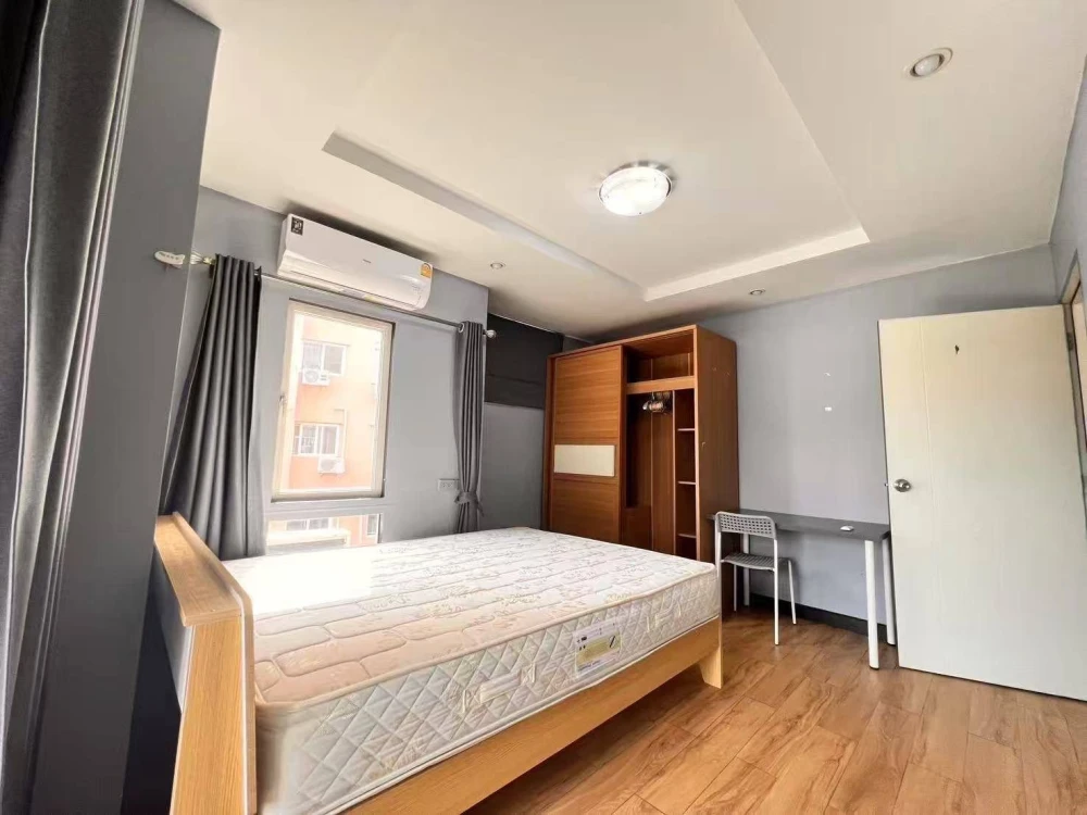 Happy Condo Ratchada 18 for rent, spacious room with lots of usable space, decorated in a controlled tone, comes with complete furniture, reserve now.