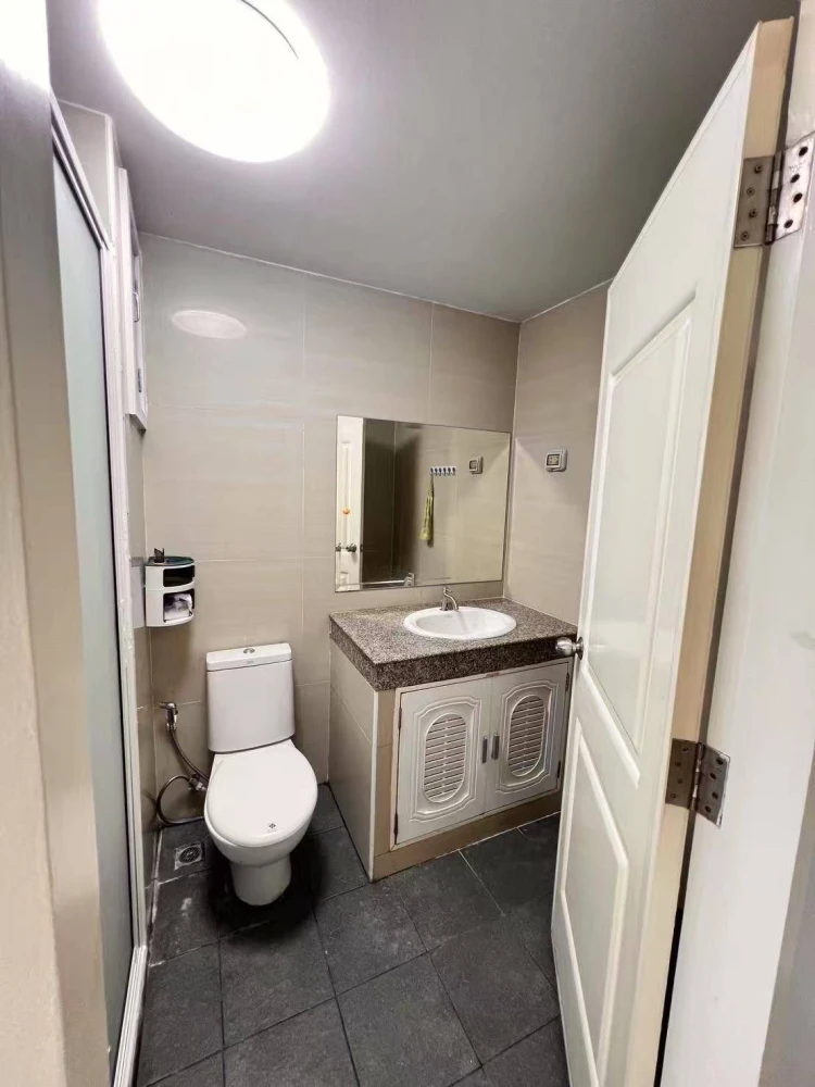 Happy Condo Ratchada 18 for rent, spacious room with lots of usable space, decorated in a controlled tone, comes with complete furniture, reserve now.