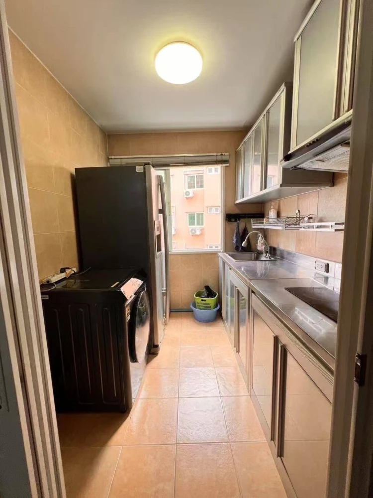 Happy Condo Ratchada 18 for rent, spacious room with lots of usable space, decorated in a controlled tone, comes with complete furniture, reserve now.