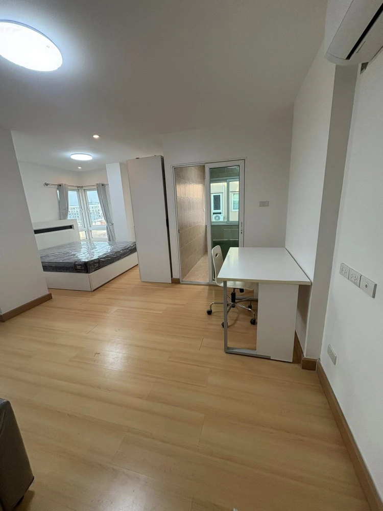 Happy Condo Ratchada 18 for rent, corner room, private, good location, convenient travel, open view, not blocked, reserve now!