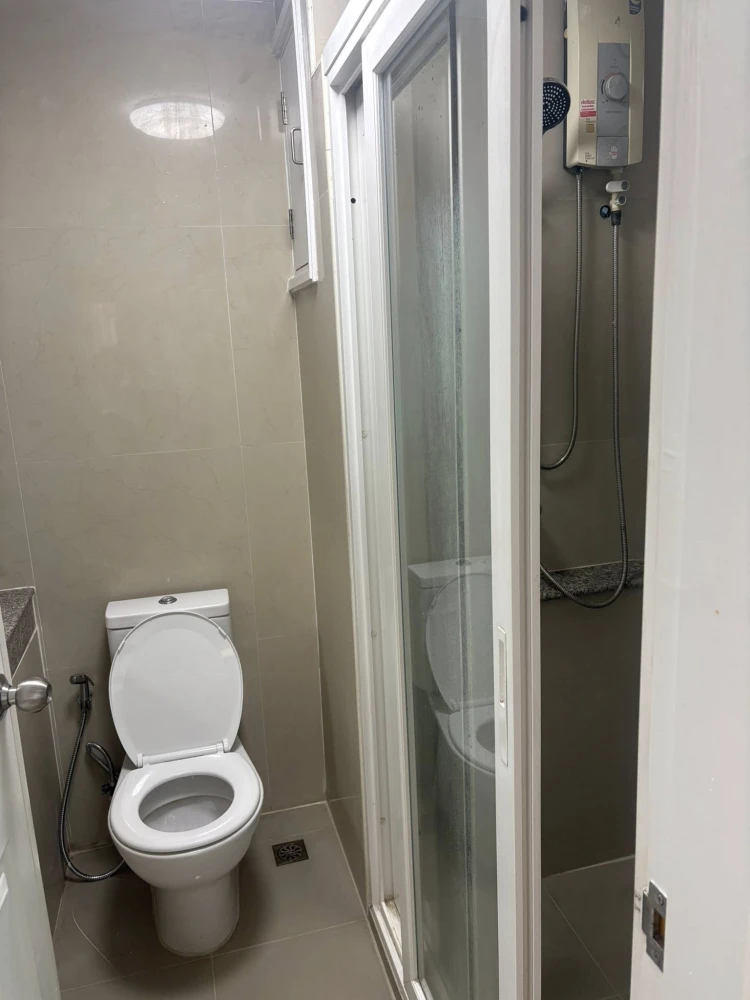Happy Condo Ratchada 18 for rent, corner room, private, good location, convenient travel, open view, not blocked, reserve now!