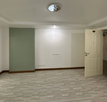 Happy Condo Ratchada 18 for rent. Empty, unfurnished unit. Book now! Don't miss out!