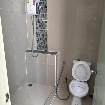 Happy Condo Ratchada 18 for rent. Empty, unfurnished unit. Book now! Don't miss out!