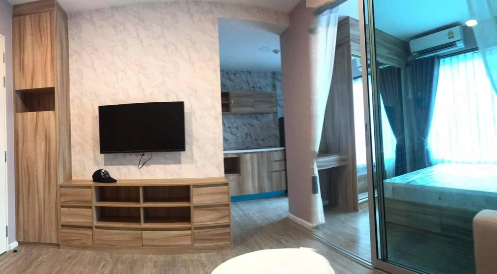 Happy Condo Don Mueang The Terminal, Building E, 4th floor, for rent. High-quality wallpaper installed. Don't miss out!