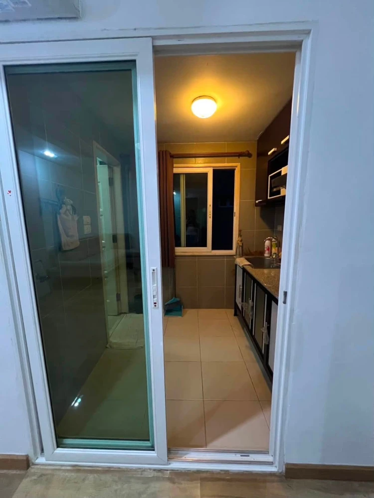 For rent, happy home condo Ratchada 18, new renovate room, wide room, fully furnished. You can't miss it. Book now.