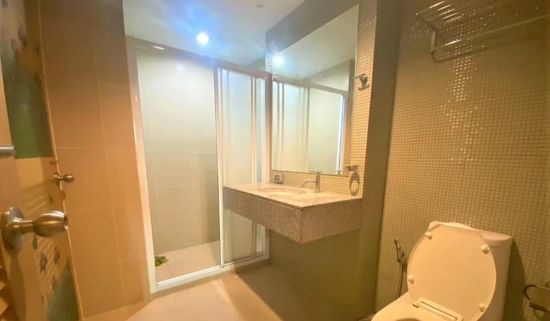 For rent: Harmony Living Phahonyothin 11, 8th floor. Nice, fully furnished unit. Book now!
