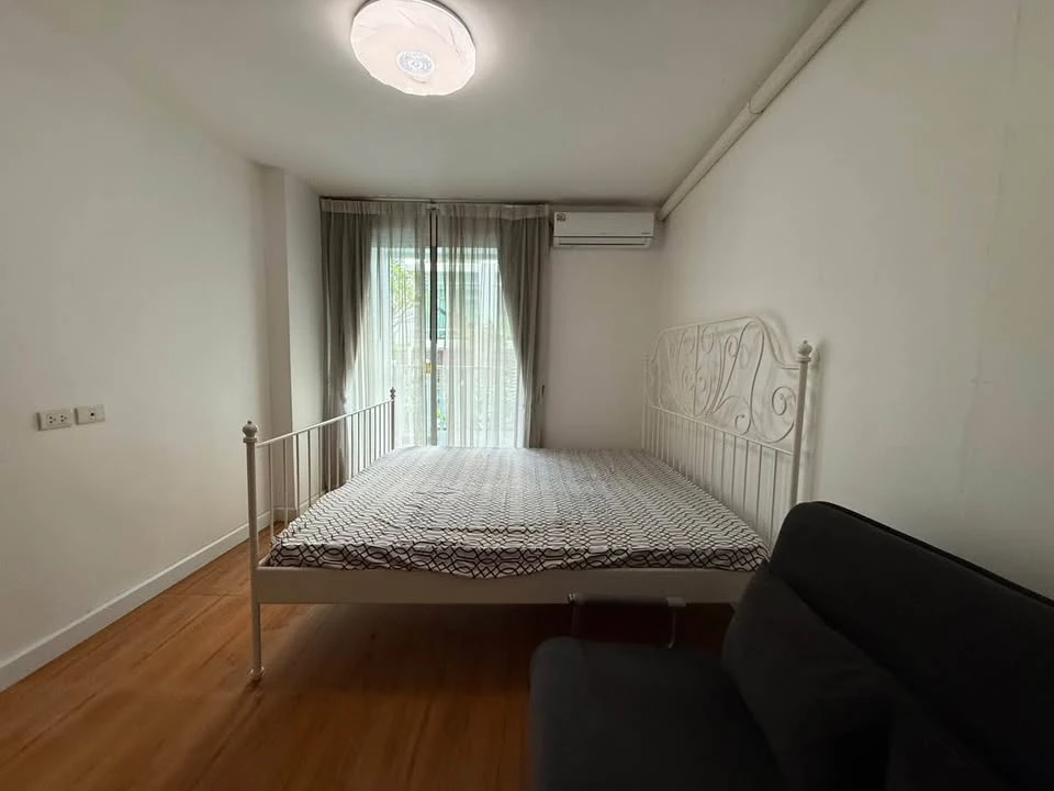 For rent: Haven Phahon Yothin, 1st floor, with balcony, pool access from the bedroom, garden view from the living room. You will regret it if you miss