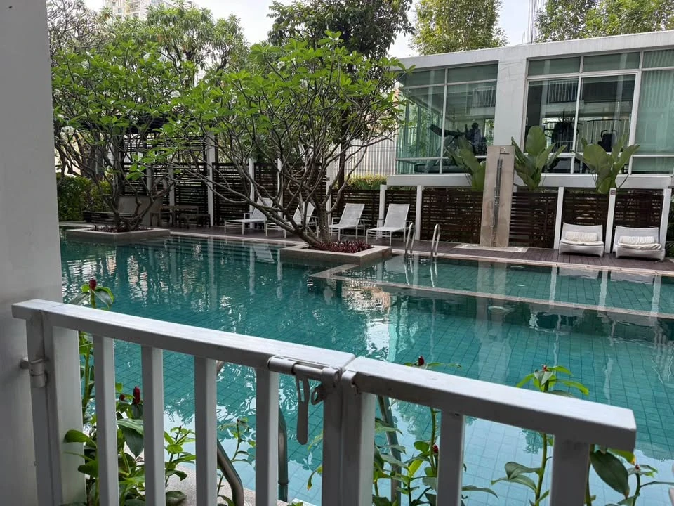 For rent: Haven Phahon Yothin, 1st floor, with balcony, pool access from the bedroom, garden view from the living room. You will regret it if you miss
