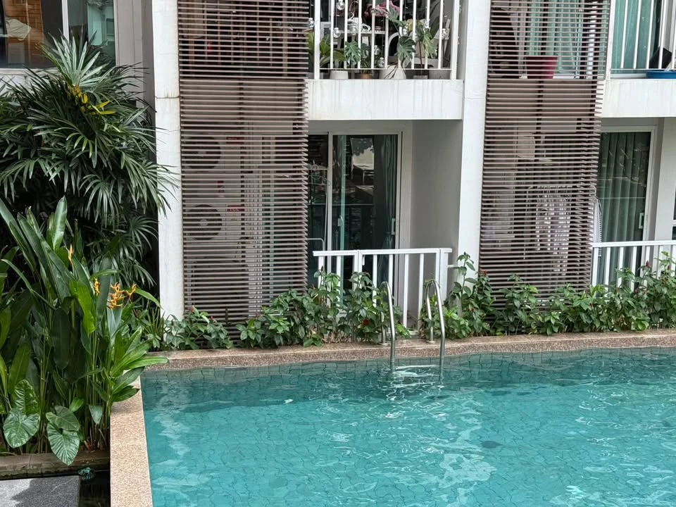 For rent: Haven Phahon Yothin, 1st floor, with balcony, pool access from the bedroom, garden view from the living room. You will regret it if you miss