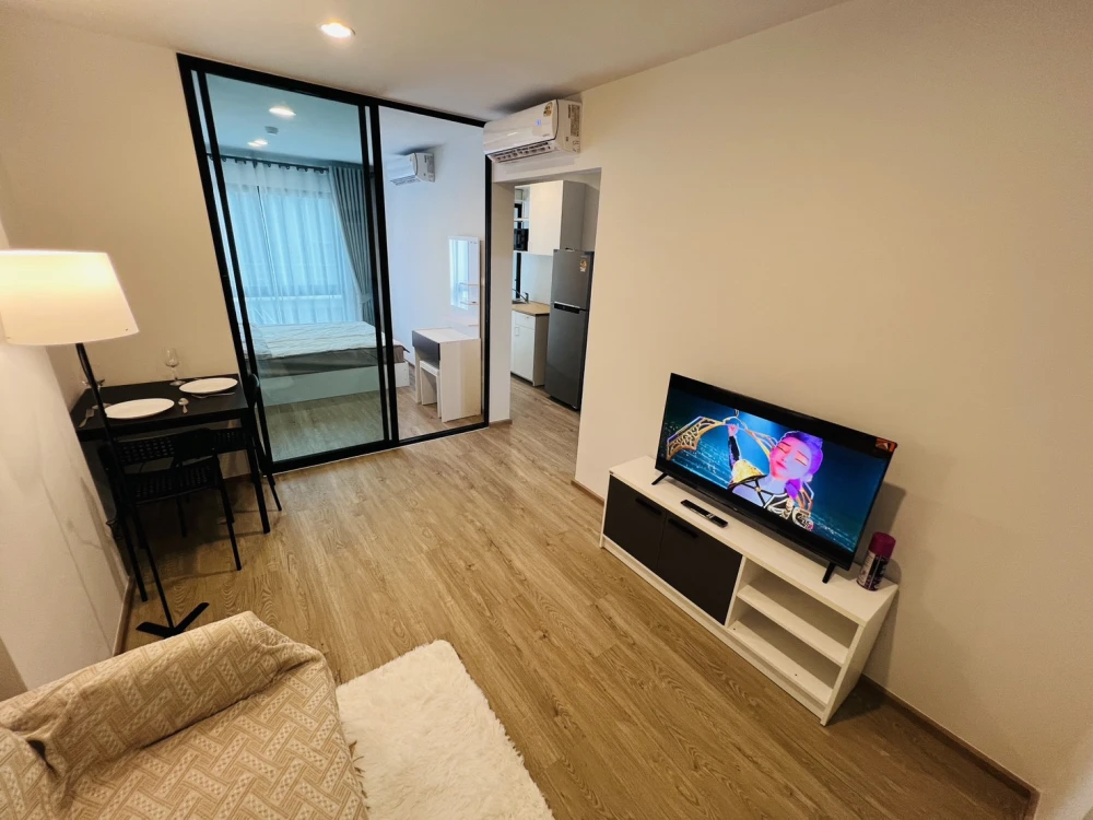 For rent: HI Chaengwattana 19, 2nd floor, partitioned room, fully furnished, ready to move in. If interested, hurry and reserve now. Urgent!