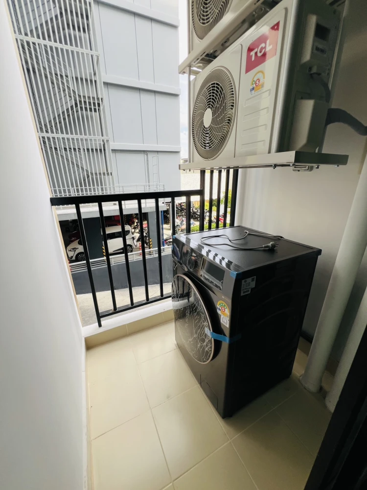 For rent: HI Chaengwattana 19, 2nd floor, partitioned room, fully furnished, ready to move in. If interested, hurry and reserve now. Urgent!