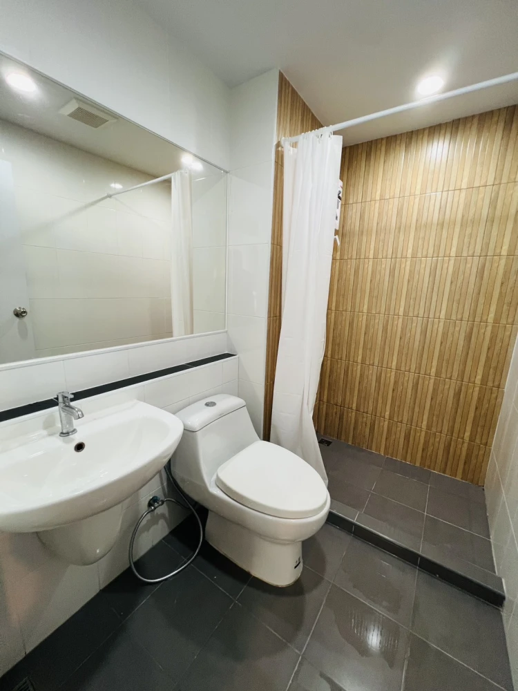 For rent: HI Chaengwattana 19, 2nd floor, partitioned room, fully furnished, ready to move in. If interested, hurry and reserve now. Urgent!