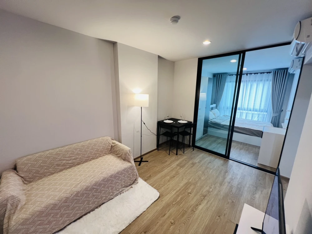 For rent: HI Chaengwattana 19, 2nd floor, partitioned room, fully furnished, ready to move in. If interested, hurry and reserve now. Urgent!